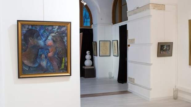 Галерея "Веллум" в Москве подтвердила кражу более 20 картин