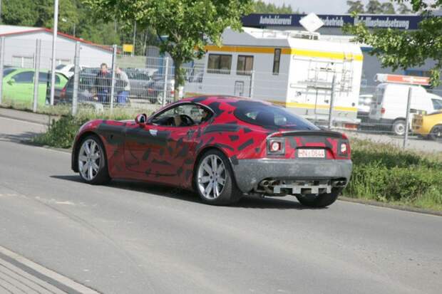 Alfa Romeo, тестируя купе 8C Competizione, предпочла красный. испытания, прототип