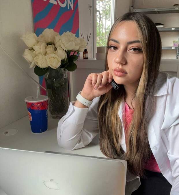 «Из сарая в миллионы просмотров»: деревенский пункт выдачи заказов покорил соцсети