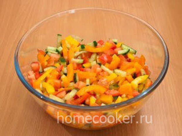Zapravlyaem salat 300x225 Овощной салат