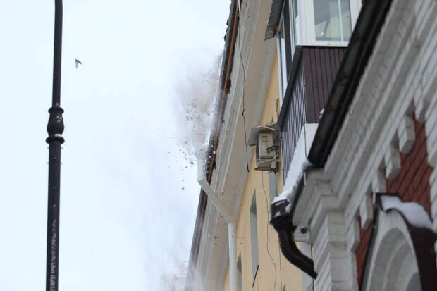 Татарстанлыларны көннәр җылыну сәбәпле, түбәләрдән кар төшү ихтималы турында кисәттеләр