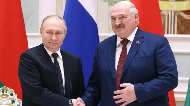 Лукашенко поздравил Путина и всех граждан страны с Днем России