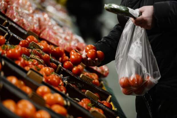 Россиян предупредили о дефиците помидоров из-за Ирана