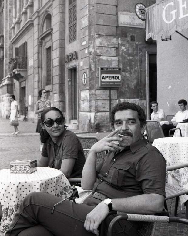 Габриэль Гарсиа Маркес со своей женой Мерседес в Риме, сентябрь 1969 года