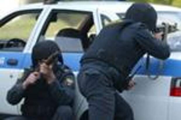 Бандиты милиционеры. Полиция России перестрелка с бандитами. Перестрелка полиции с бандитами. Бандиты стреляют.