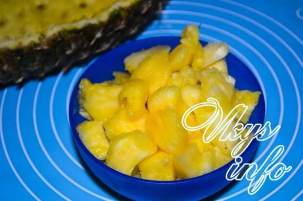 farshirovannyi ananas kuricei i syrom v duhovke 7