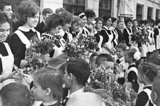 Только взгляните, какими красавицами были выпускницы 70-х