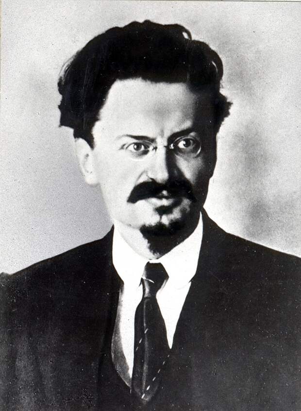 Сталин убрал Троцкого - видел в нем опасность, продолжателя дела Ленина Фото: GLOBAL LOOK PRESS