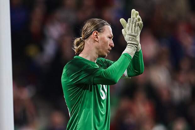 Сафонова отказались признать лучшим вратарем чемпионата Франции