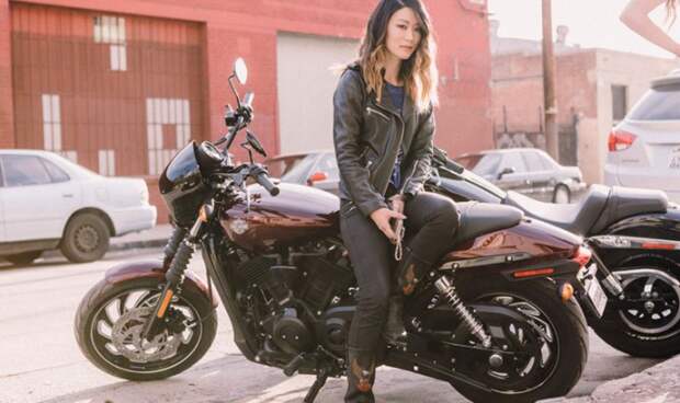 Harley, с которым справится даже слабая девушка. Harley, с которым справится даже слабая девушка.