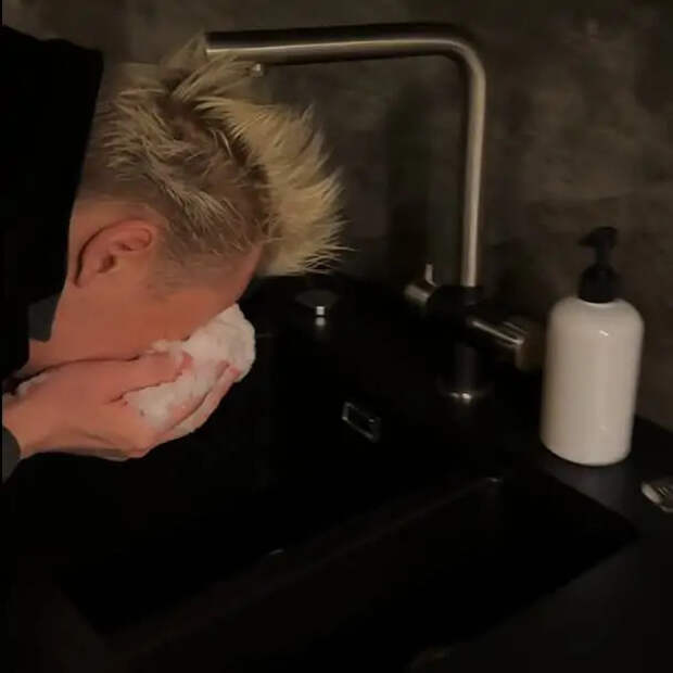 Shaman показал необычную “мужскую” маску, которую делает по утрам