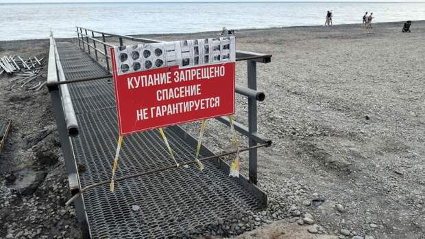 Пляжный бетон: в столицах десяти регионов нет бесплатных мест для купания