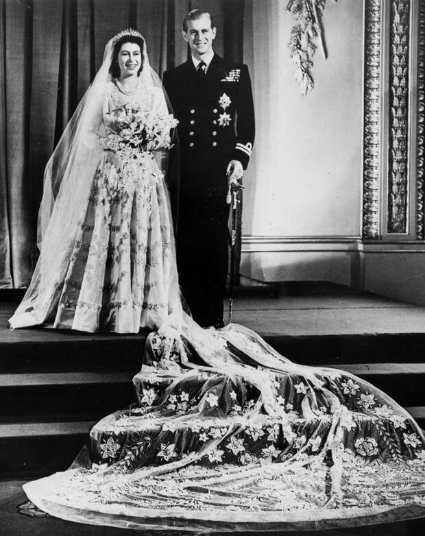 Cразу после войны, в голодном 1947-м, Елизавета II отгуляла пышную свадьбу.