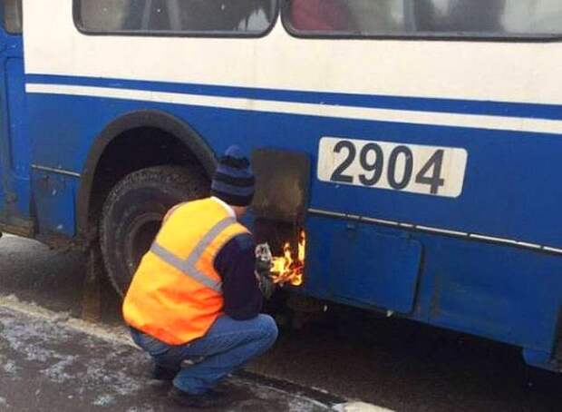 А что еще делать, если в автобусе холодно?