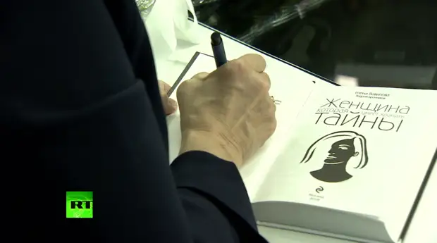 «Профессия существует в новых реалиях»: полковник СВР Елена Вавилова представила книгу о жизни семьи разведчиков