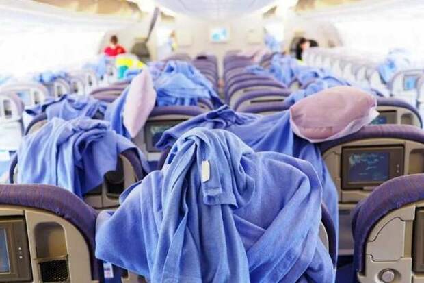 Одеяла и подушки в самолете