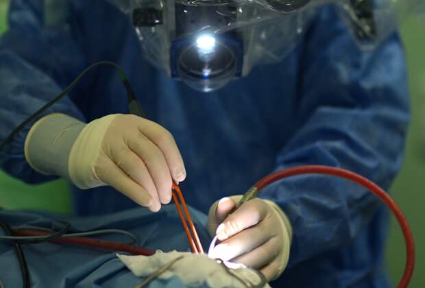 Россиянину на 50 секунд остановили сердце для операции на мозге