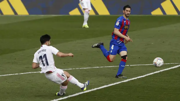 «Реал» обыграл «Эйбар» и поднялся на второе место в Примере