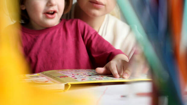 Психолог назвала способы улучшить понимание текста у детей