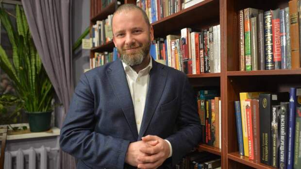 Библиотека имени Волошина продолжает работать, вопреки слухам