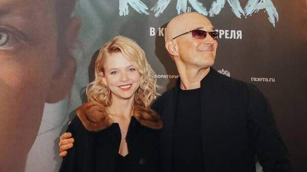 Жена Бероева подогрела слухи о беременности: прятала талию и не пила алкоголь