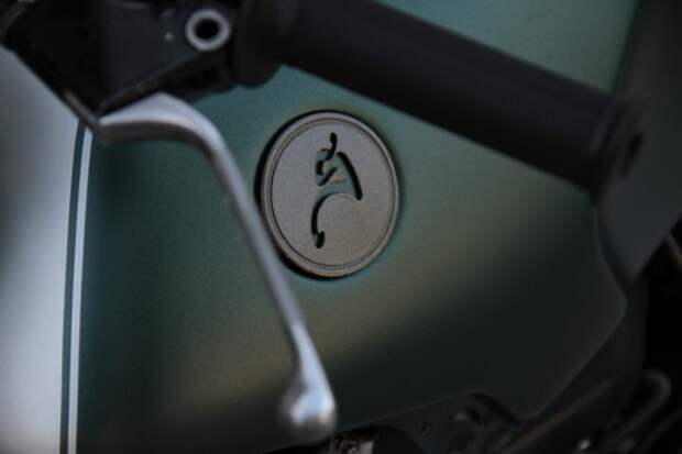 Логотип Moto Sumisura  на топливном баке 