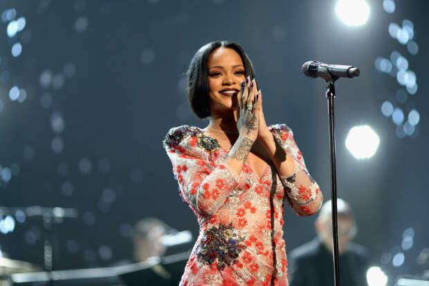 This is Rihanna. She's one of the most famous singers in the world, a fashion icon, and a living legend for her give-no-fucks attitude.