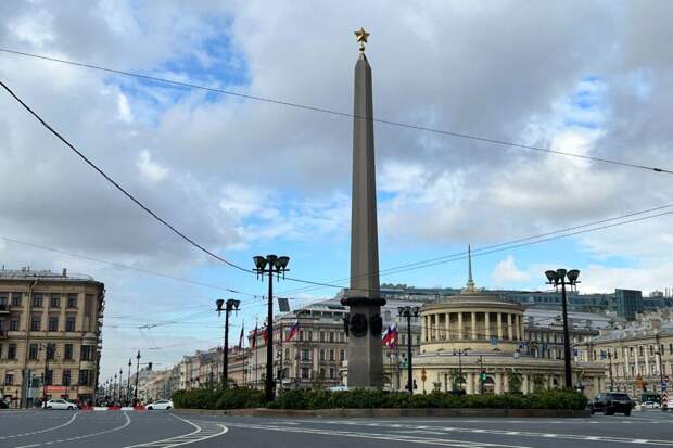 Итальянец в питерской столовой: селедка под шубой, котлеты и блины покорили сердце гостя