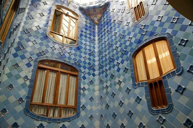 Casa Batllo. Внутренний двор.