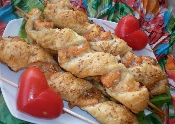 Шашлыки с семгой и креветками в тесте