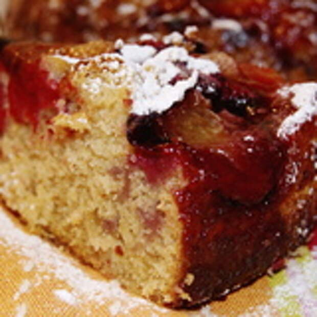 Летний дрожжевой пирог со сливой