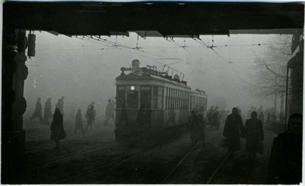 Трамвай на Комсомольской площади. СССР, Москва, 1955 год.