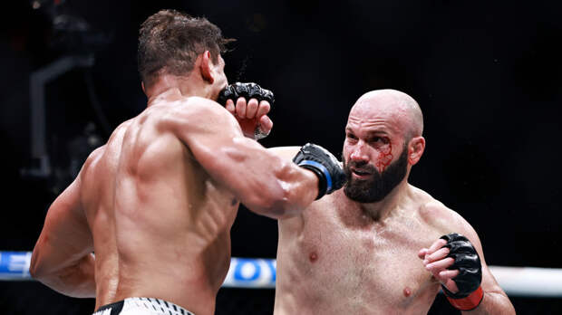 Тяжёлая ночь россиян в США: Мурзаканова нокаутировали и лишили идеального рекорда, Хавалову разбили лицо в близком бою