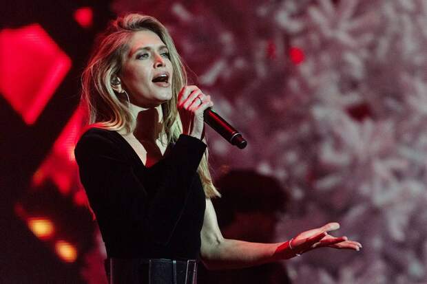 Покинувшая Россию Вера Брежнева начала давать уроки оргазма