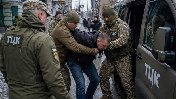 В Кировоградской области сотрудника ТЦК привязали к машине и протащили по полю
