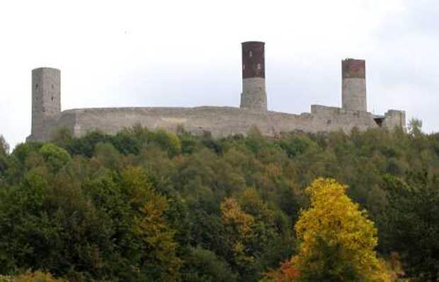 Три башни Хенцинского замка.