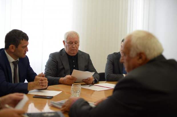Сенатор от Адыгеи Олег Селезнев провел прием граждан