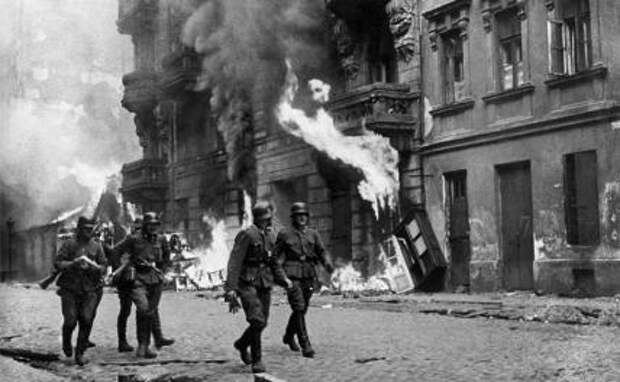 На фото: немецкие солдаты во время Второй мировой войны
