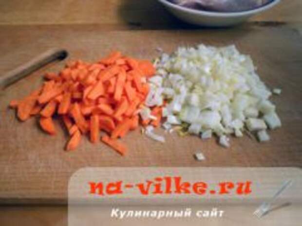 Фасоль, тушенная с курицей в томатном соусе