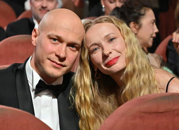 «Как на холсте»: в соцсетях обсудили эффектный выход жены Юры Борисова