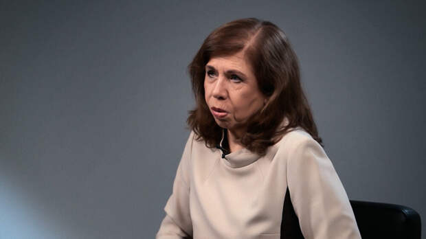 Елена Папанова: многие известные артисты везде играют "самих себя"