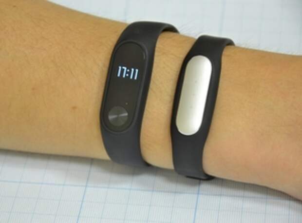 Xiaomi Mi Band 2 в сравнении с Mi Band 1S Pulse