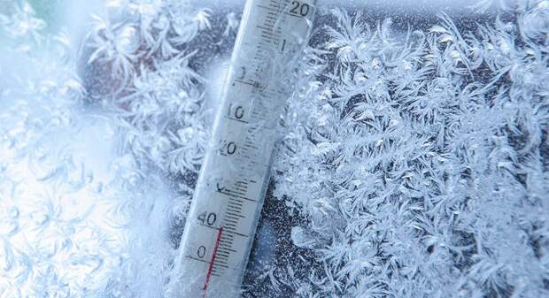 Электростанции Украины покрываются льдом после ракетных ударов (ВИДЕО)