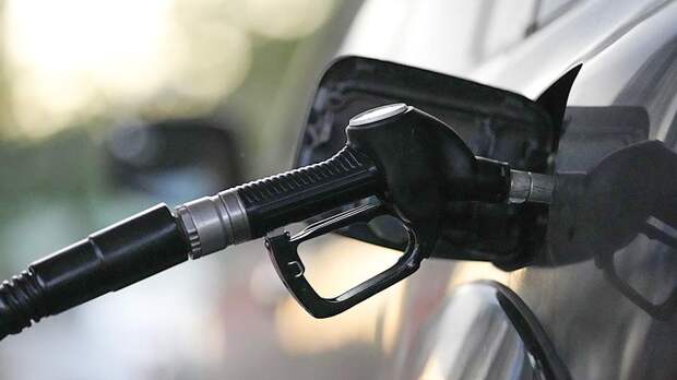 Автоэксперт назвал последствия заливки некачественного топлива в авто