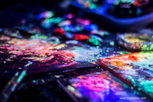Glowing-murals-by-Bogi-Fabian-wcth10