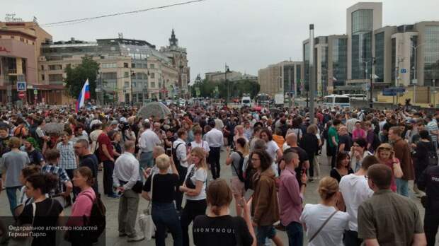 Гаспарян  спрогнозировал "парад безмозглых клоунов" на митинге в Москве