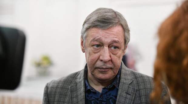 Михаил Ефремов обзавелся охраной и роскошным автомобилем после УДО