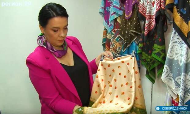 Дизайнер из Северодвинска раззвивает свой бренд платков с принтами