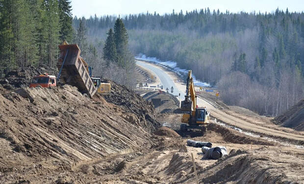 Качество ремонта трассы "Архангельск-Онега" проверили минтранс и общественники