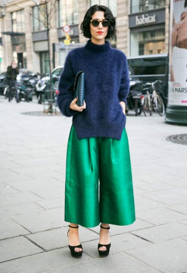 Яркие широкие зеленые брюки